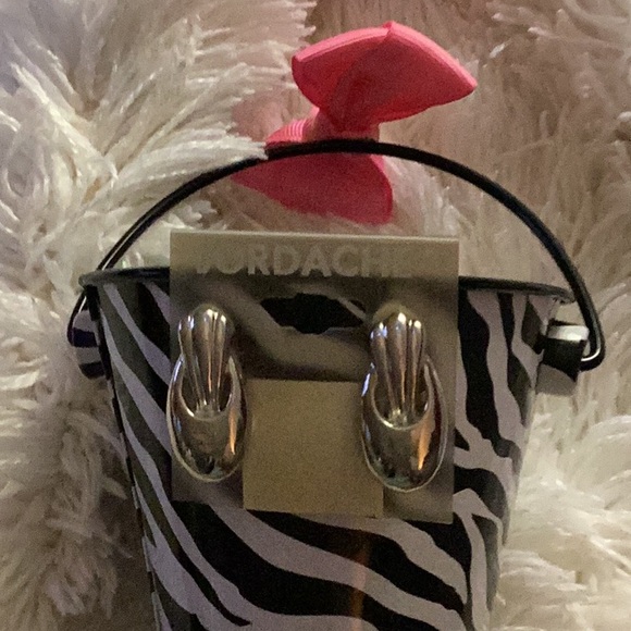 🌺NWT “ New Trendy Clip Style Earrings So Much Fun to Wear Closet Must Have 🌺 - Picture 7 of 8